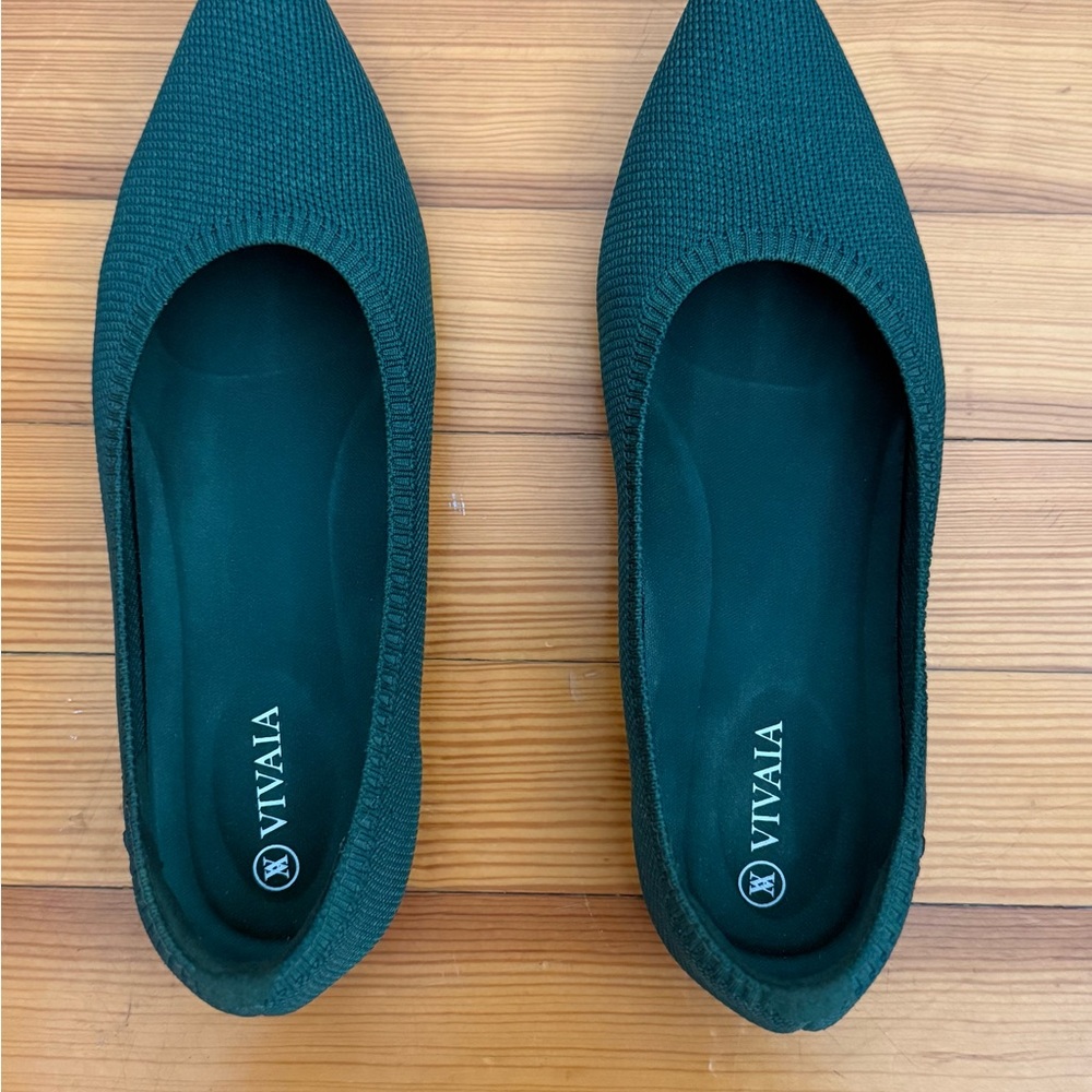 Vivaia Green Aria 5 Flats (size 37/6.5)